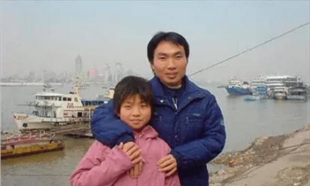 手机上挣钱:他是感动中国人物，曾带妹妹上大学，边读书边挣钱给父亲治病